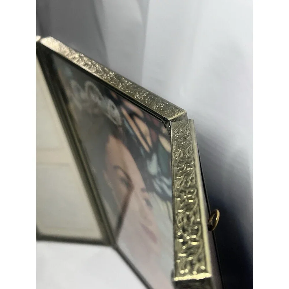 Vintage 1960s TriFold Folding Picture Frame 8x10 Center original stock display